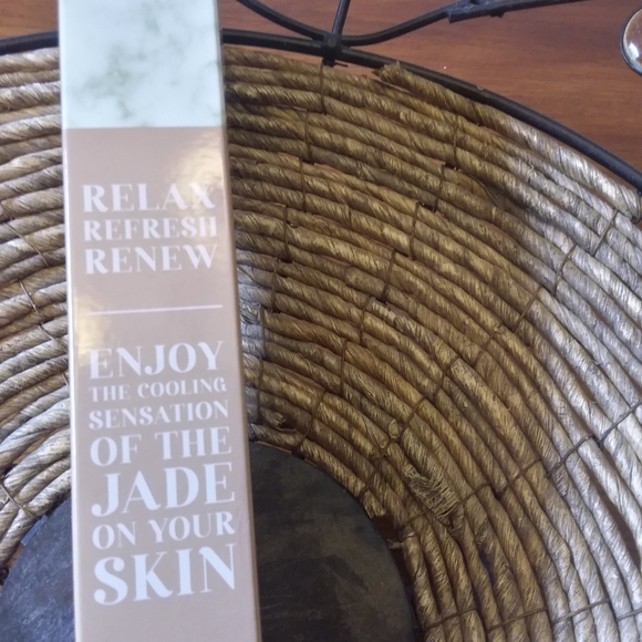 Vibrating facial massager - Picture 4 of 4